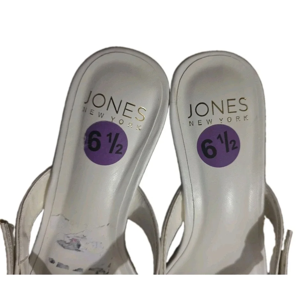 Womens White  Jones New York Slip Ones Lisiana Dress Shoe. Size 6.5.